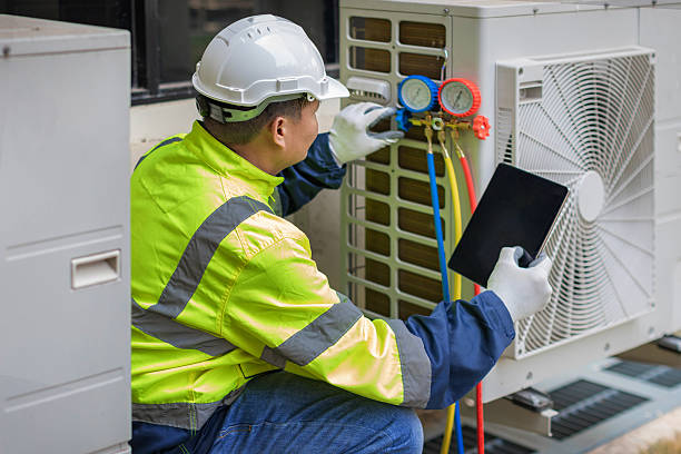 Professional Hvac technician working in Bloomington, IL
